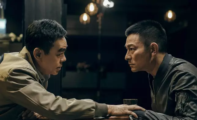 劉德華與劉青雲主演的電影《拆彈專家2》．再次打破港產片在內地開創13億票房的紀錄。