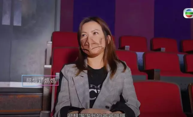 Lolita媽咪一直陪她參𡨄。