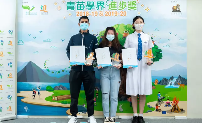 彭成曉、胡美娜、李心悅獲得青苗學界進步獎(公關提供圖片)