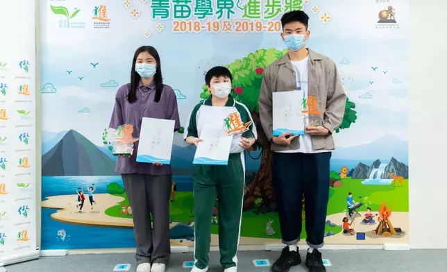 黎家琪、譚卓旻、陳浩霖獲得青苗學界進步獎(公關提供圖片)