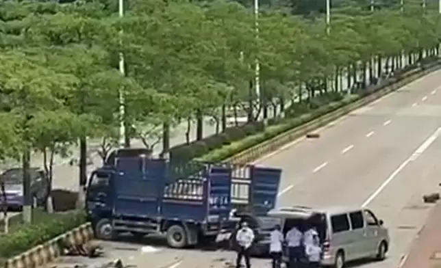 Tesla男司機當場死亡。網圖