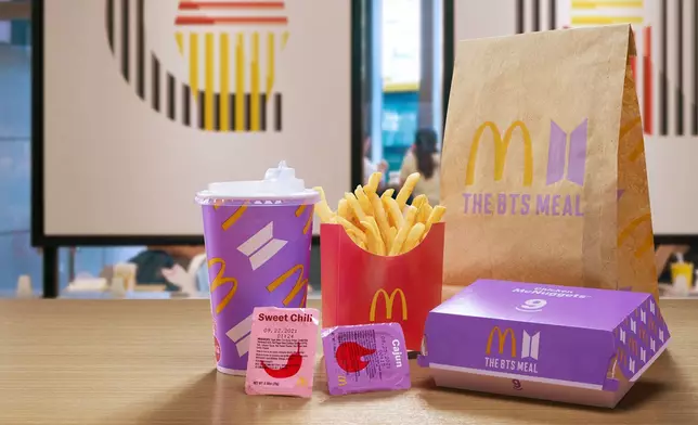 The BTS Meal的包裝也是與別不同，以BTS代表顏色紫色作主題