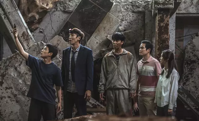 李光洙和車勝元、金成均等合演的災難片《SINKHOLE》將於8月上畫（網上圖片）