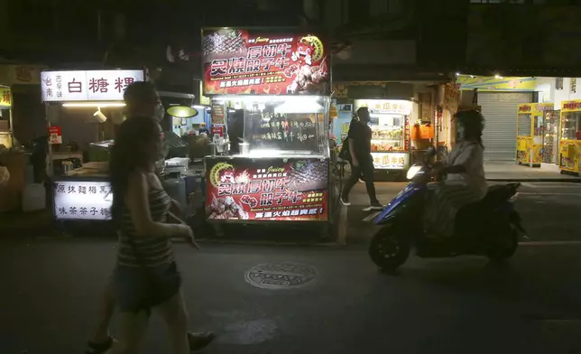 台灣新增55宗新冠肺炎本土確診個案，多5人死亡。AP圖片