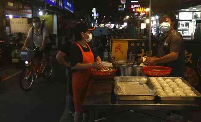 台灣新增55宗新冠肺炎本土確診個案，多5人死亡。AP圖片