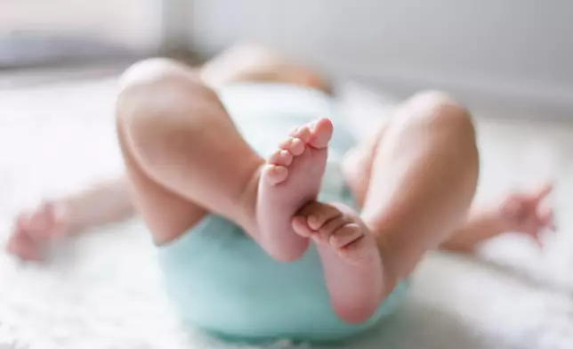 台媽指，自己放在雪櫃的母乳，竟被奶奶擅自拿走給叔仔喝。unsplash圖片（示意圖）