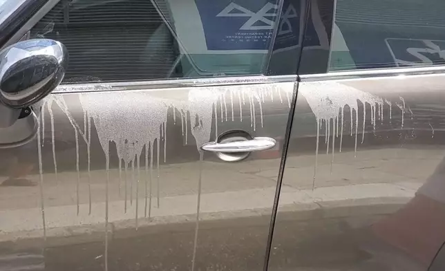 九龍灣私家車遭淋起漆水 女司機：可能阻住人啩