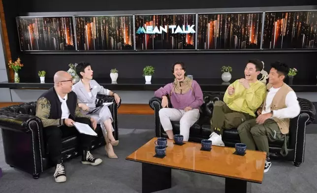 （左三起）廣沛、郭子豪及方紹聰為為J2節目《Mean Talk》擔任嘉賓。