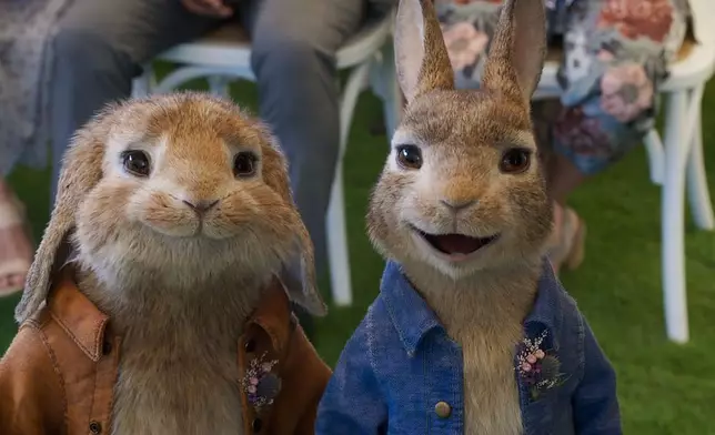森美和阿Mo分別於真人動畫《比得兔2：走佬日記》 聲演「比得」（右）及「賓仔」。
