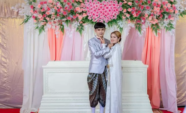 新郎解釋，擺放棺材是象徵見證他們至死不渝的愛情。Kan Pho To社交媒體圖片