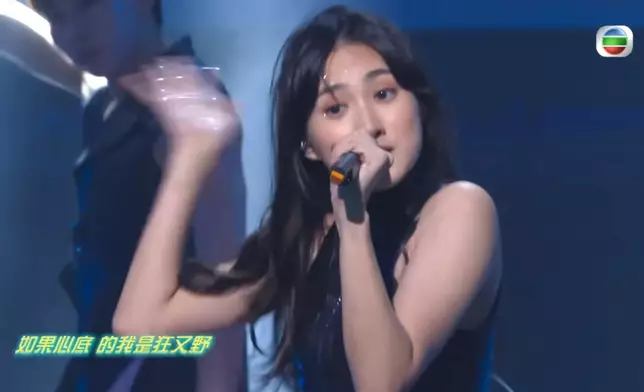 台風十足。（影片截圖）