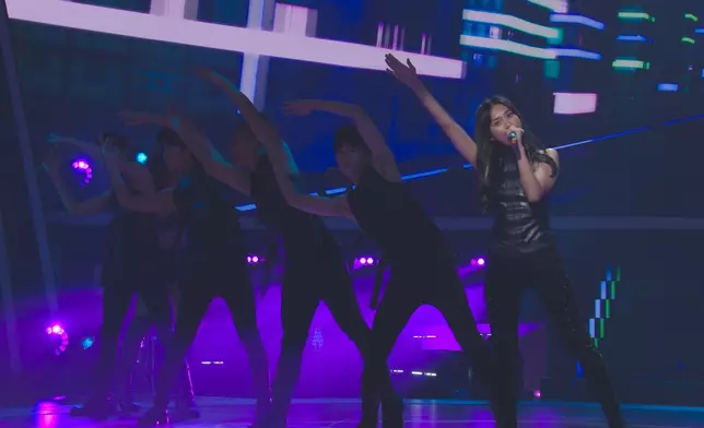 有細心網民看出Yumi的舞蹈是經過悉心安排。