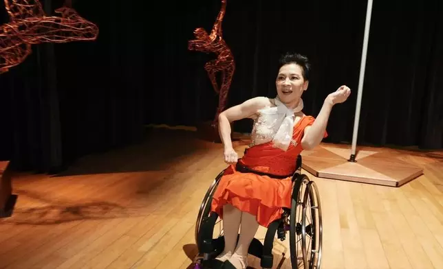 饒宗頤文化館舞蹈表演「輪椅舞」。