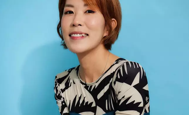 DJ麻利（原名鄧慧妍），2009年出道，現主持叱咤903《口水多過浪花》及《Mali Mali Home》等節目，有「商台女神」的稱號。