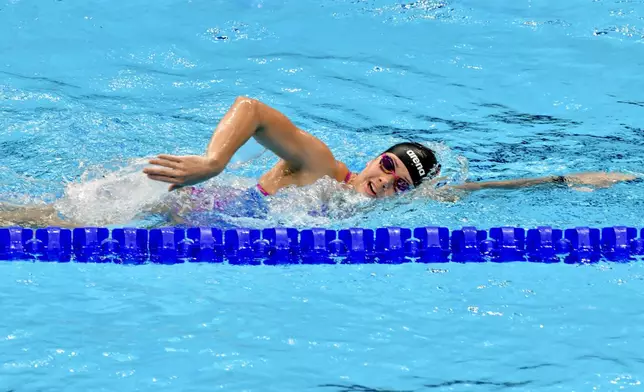 何詩蓓先出戰二百米自由泳預賽。