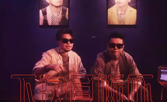 《係咁先啦》由YouTube頻道「試當真」，主要成員蘇豪和許賢演唱。