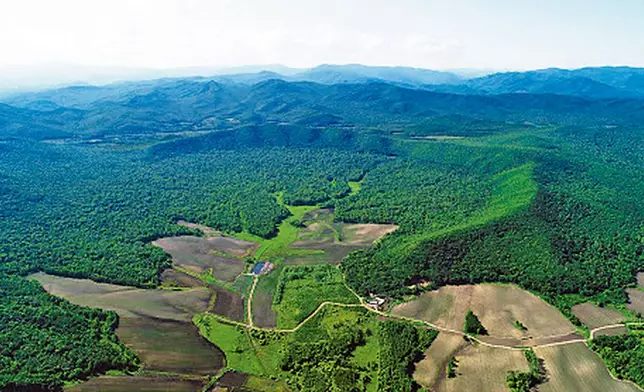 黑龍江省發現形狀罕見的隕石坑（網上圖片）