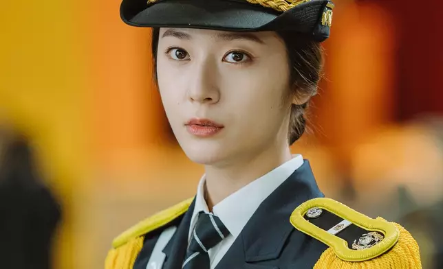 Krystal在劇中加入成為女學警（網上圖片）