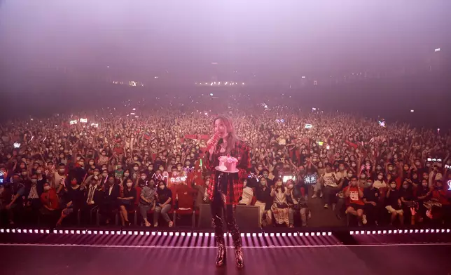 她昨晚舉行迷你音樂會，與三千位歌迷預祝生日。