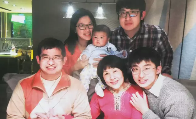 盧碧春與家人合照。網上圖片