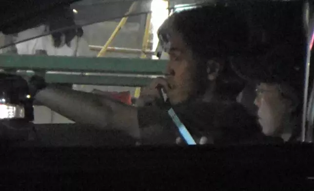 Edward做完「咕喱」做「柴可夫」，仲單手揸車邊咬手指，隻手有冇消毒㗎？