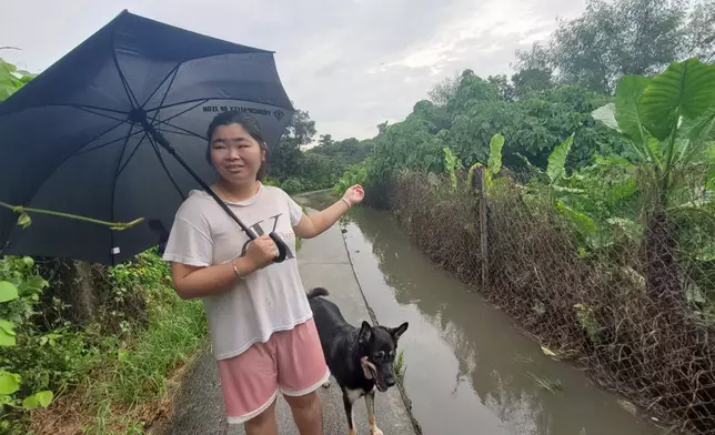 曾小姐指雨水曾經灌入屋。
