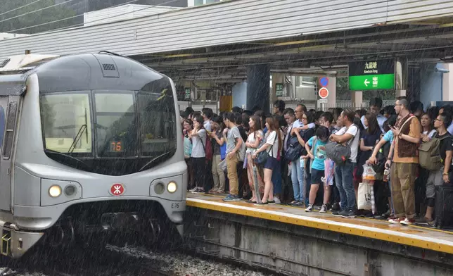 九龍塘站附近一度有信號故障。資料圖片