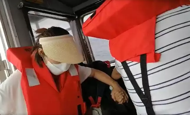 乘客登上水警輪離開。市民提供圖片