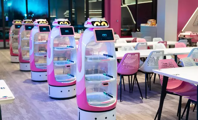 集團旗下的餐飲業機器人。(資料圖片)