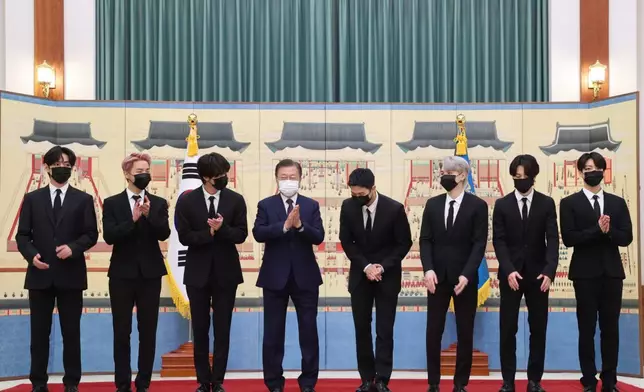 BTS到青瓦台出席總統特別使節任命儀式（網上圖片）