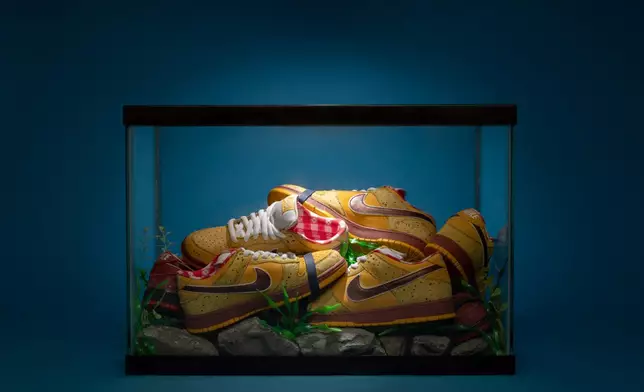 Nike Dunk SB Low「Yellow Lobster」