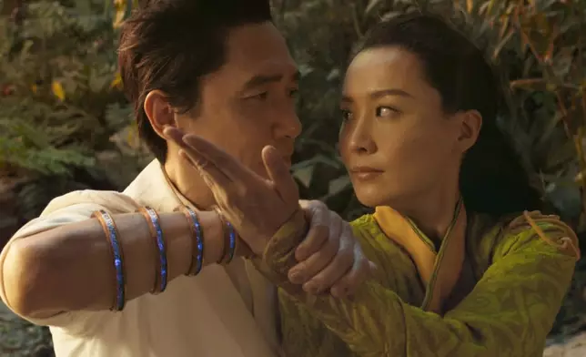 法拉與梁朝偉在戲中演夫妻。