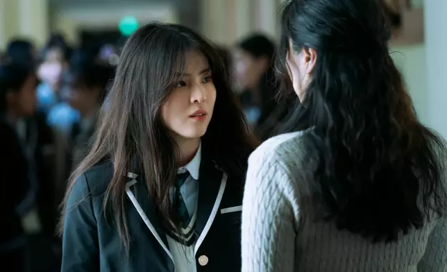 新劇中亦有韓韶禧穿上高中校服的造型（Netflix資料圖片）