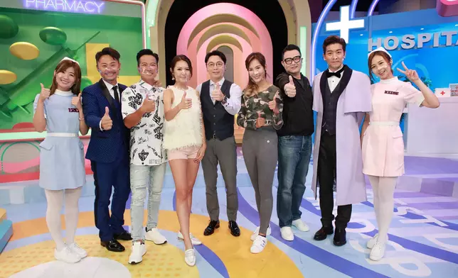 左起：陳嘉慧、楊潮凱、區永權、陳庭欣、袁孟豪醫生、吳幸美、蔡康年、黎諾懿、何沛珈