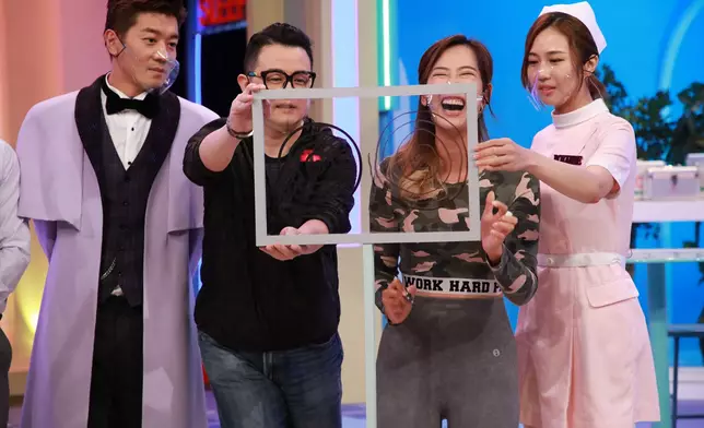 今集仲有畫畫題。