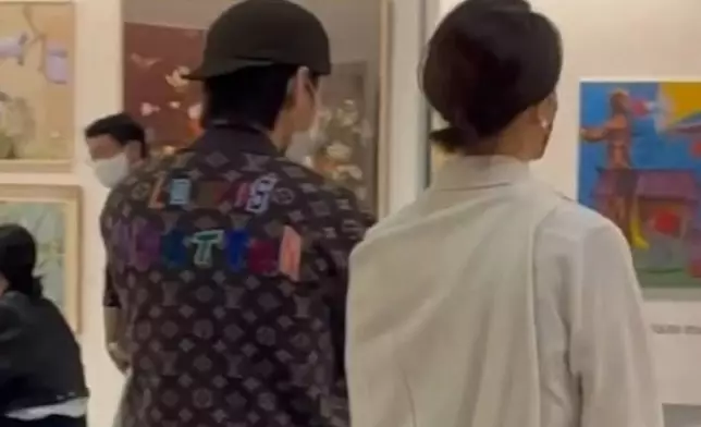 Paradise集團崔允貞理事長也和V一起同行入場（網上圖片）