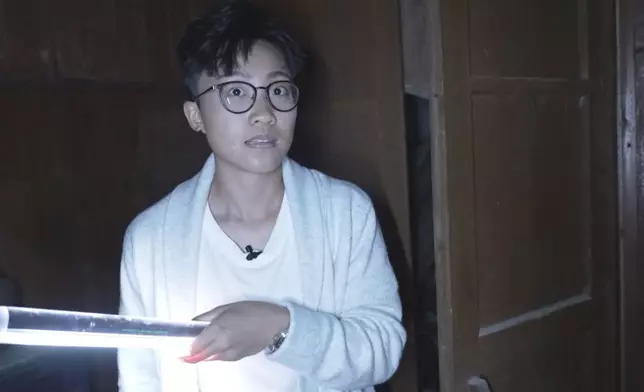 拍攝期間因為出現離奇的木門開關聲，Samlau一度嚇至木無表情。