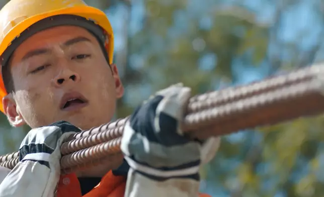 張振朗坦言演繹今次個角色有難度，多內心戲之餘，仲要打好多份工添呀！