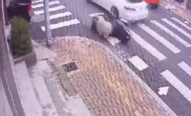 車禍現場監控曝光（網上圖片）