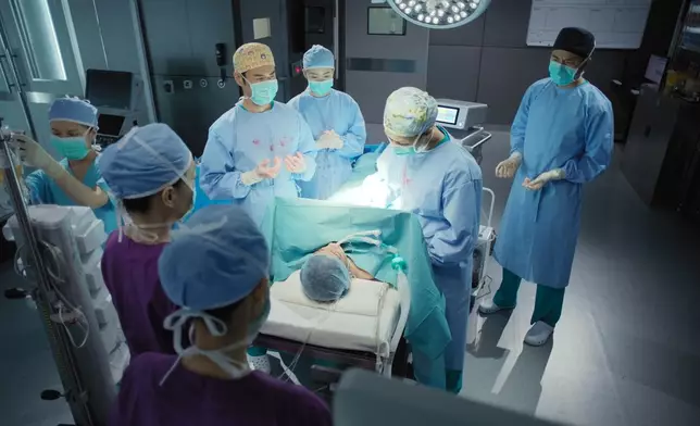 呢場手術，睇到唔少網民咬牙切齒。