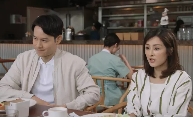 張名雅、李偉霆飾演孖妹嘅父母。