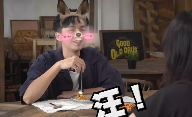 Arthur興起扮狗叫氹Bonnie。