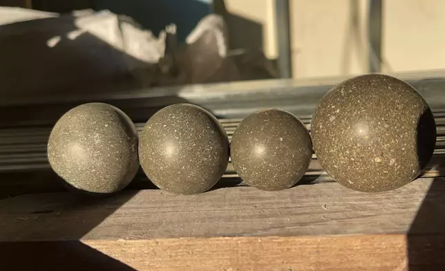 不少網友也跟風曬出自製的泥球（Twitter圖片）