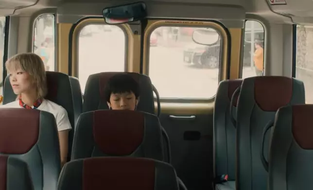 Ling跟11歲二仔吳卓霖（Charli）演出Jer新歌《人類群星閃耀時》MV。