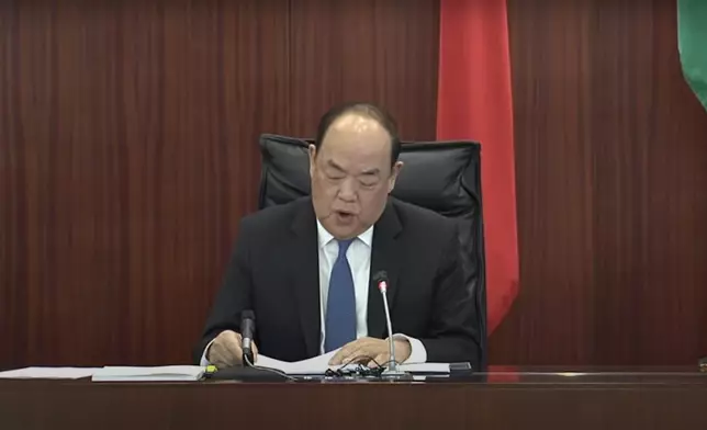 賀一誠到立法會發表明年度施政報告。澳門新聞局截圖