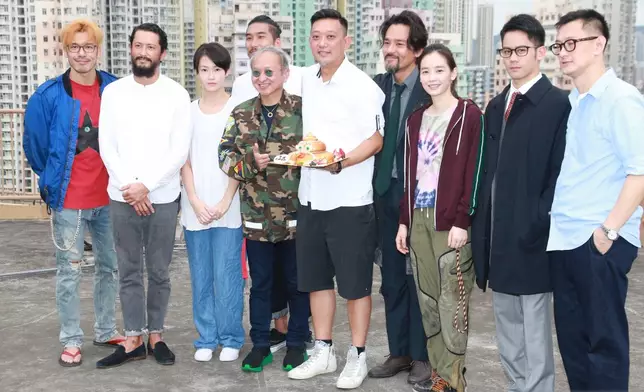 劉雅瑟（右三）為將來接拍更多港產片，會練好廣東話。