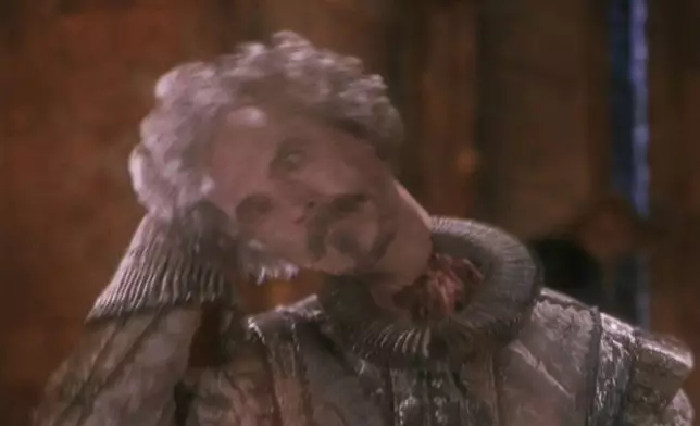 John Cleese飾演鬼魂「差點沒頭的尼克」。