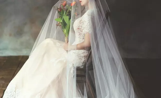 苟芸慧上載個人婚紗照。