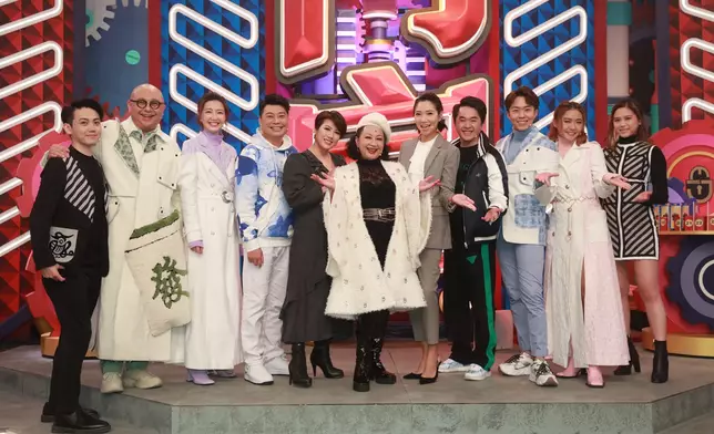 魏柏豪（左起）、林盛斌、吳若希、阮兆祥、陳彥行、薛家燕、車婉婉、鄧兆尊、鄭衍峰、戴祖儀與源菲然大合照。