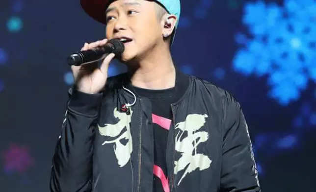 彈頭昨日（23日）在社交平台發文，點名黑人平常巴著天王跟狗一樣，每個都是「兄弟」，出事後，逃得跟猴子一樣，讓他看不起。